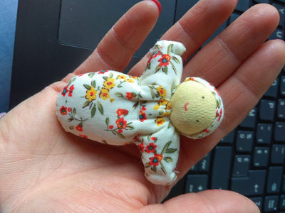 Zorgenpopje in lief zakje - ritueeltje voor kinderen