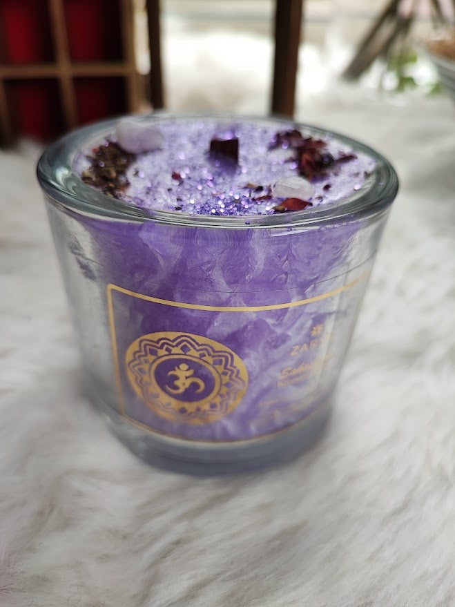 Knisperende kaars met amethyst en lavendel - kruinchakra